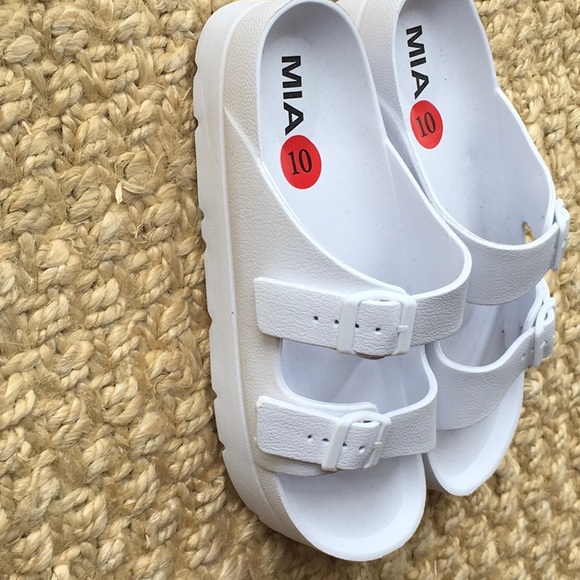 NWOT Mia White “Birkenstocks” - Picture 3 of 3